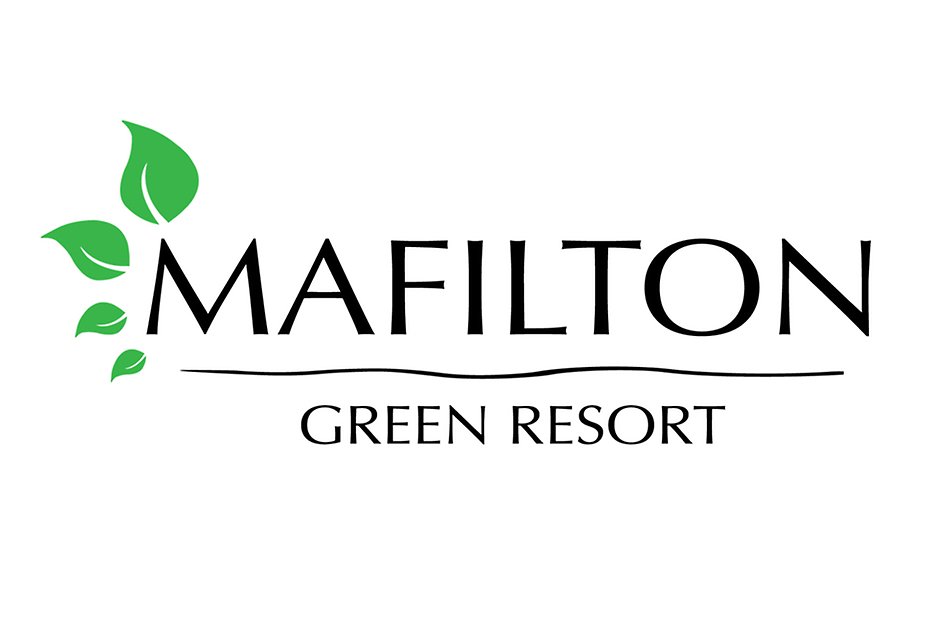 Vit bakgrund med texten Mafilton Green Resort och fyra gröna löv.